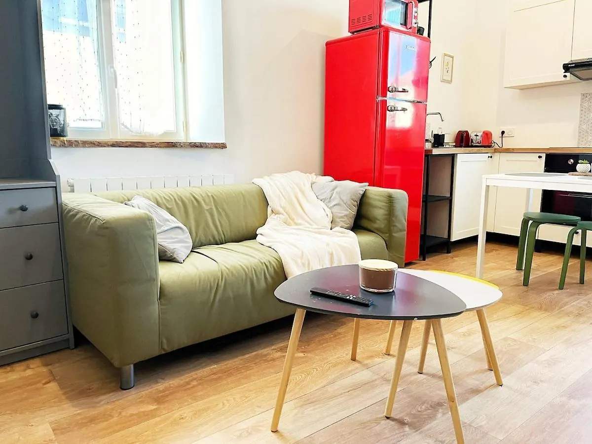 Studio Chic Au Style Retro Moderne Saint-Genix-sur-Guiers Francia